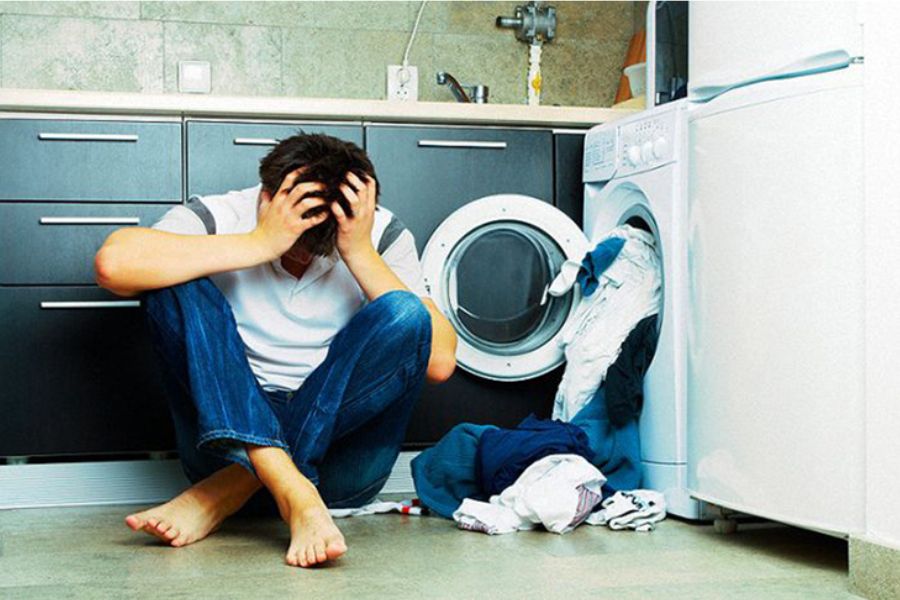 Máy giặt gây tiếng ồn khó chịu.