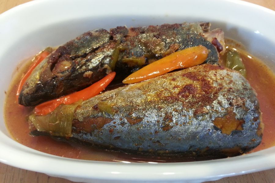 Cá nục kho tộ thường xuất hiện trong mâm cơm Việt vào những ngày trời lạnh.