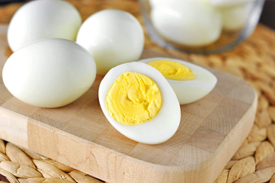 Nâng cao hệ miễn dịch khi ăn trứng luộc.