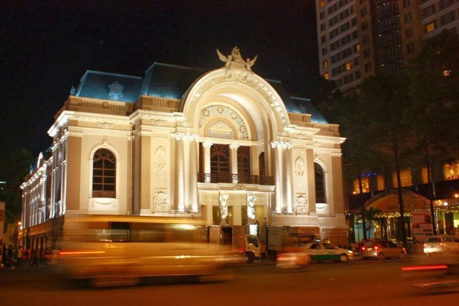 Nhà hát lớn Sài Gòn - Địa điểm cho những người yêu nghệ thuật và kiến trúc Pháp.