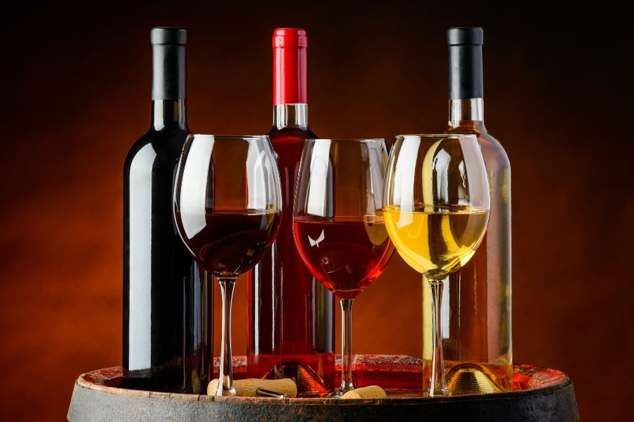 Rượu vang có thể giảm nguy cơ ung thư và huyết áp cao.