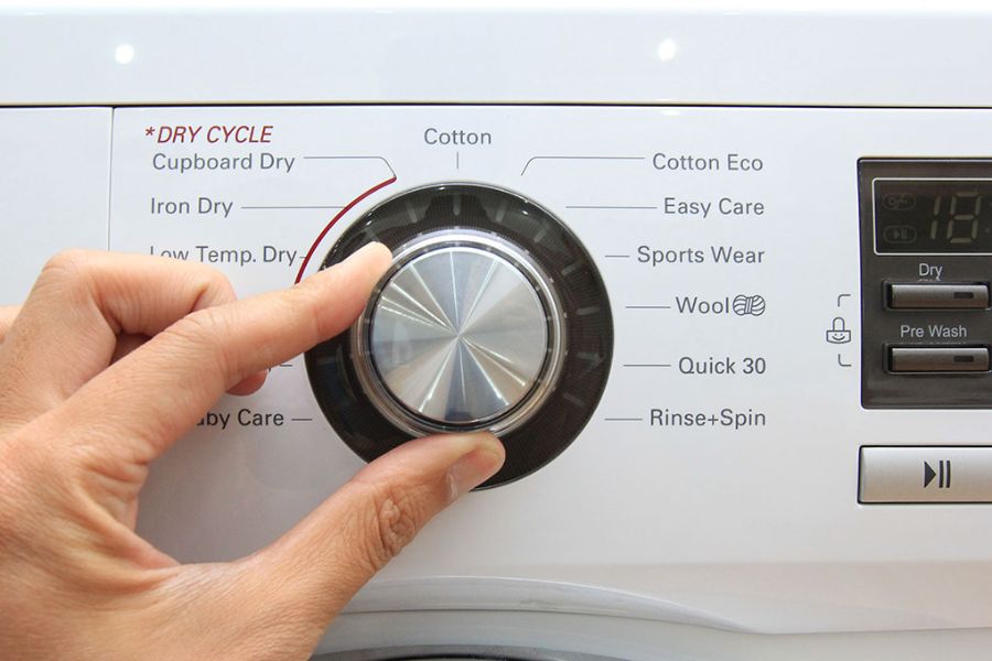 Điều chỉnh nhiệt độ nước và thời gian vệ sinh lồng giặt.