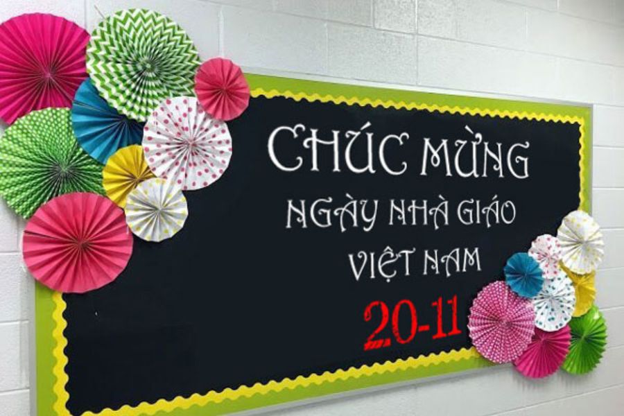 Trang trí bảng lớp ngày Nhà giáo nước Việt Nam mút hút đôi mắt kể từ cành hoa thực hiện kể từ giấy má color.