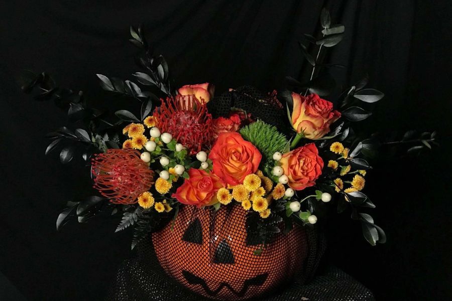 Lọ hoa ngày Halloween với tạo hình đơn giản và dễ thực hiện.