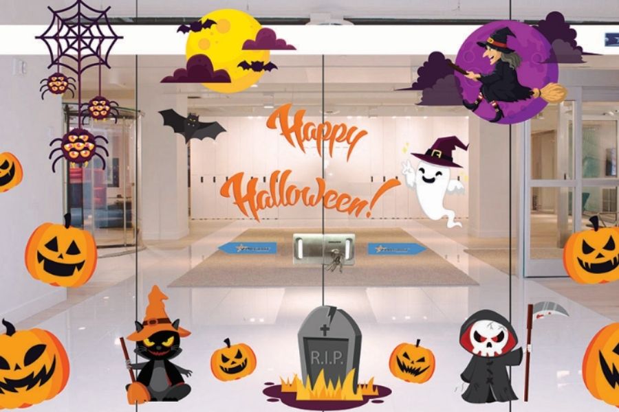 Ý tưởng trang trí Halloween cho văn phòng bằng giấy decal.