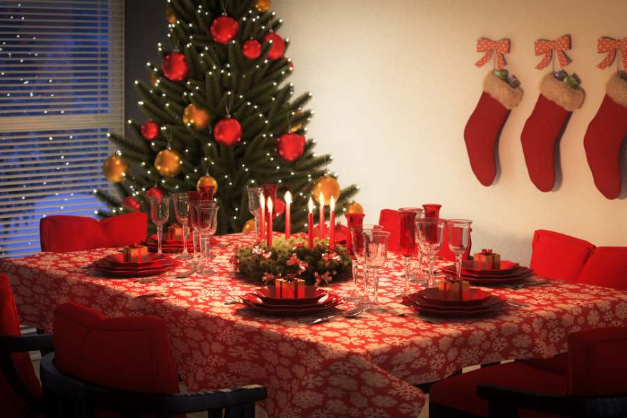 Làm mới tổ ấm gia đình với bộ bọc ghế ăn mới, mang họa tiết Giáng sinh cực đẹp mắt.
