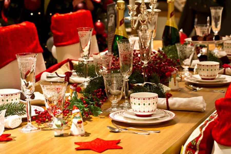Bữa ăn ấm áp dành cho những khách hàng đã có gia đình là món tuyệt vời vào đêm Giáng Sinh.
