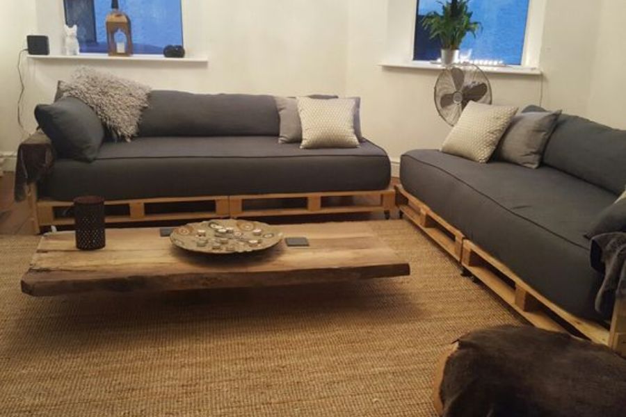 Bộ Sofa bằng gỗ Pallet thấp cho những căn phòng khách nhỏ.