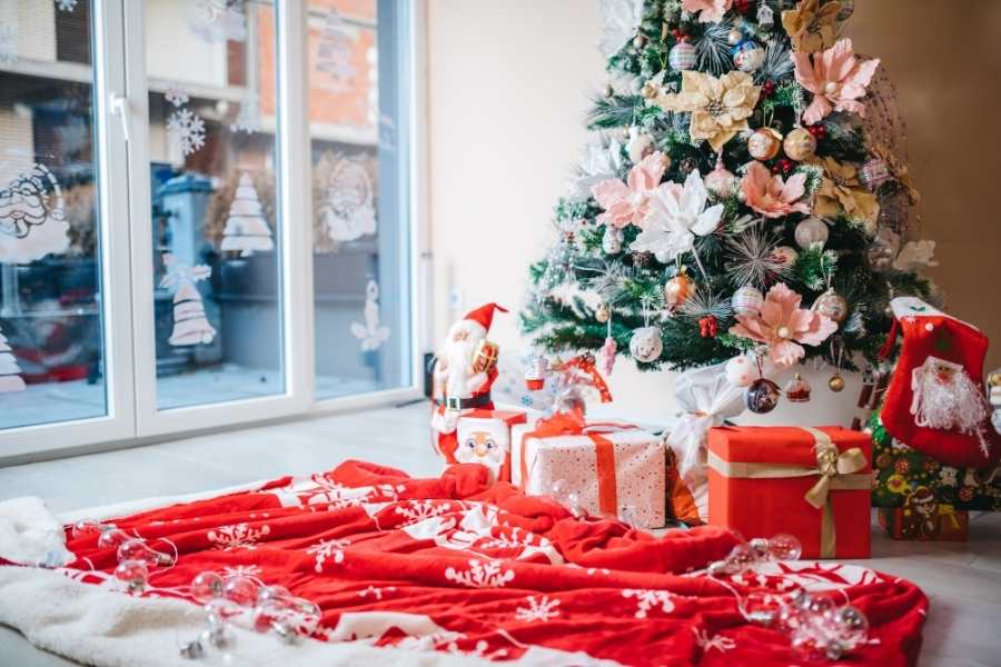 Trang trí cây thông Noel phong cách sang trọng cho ngôi nhà của bạn.