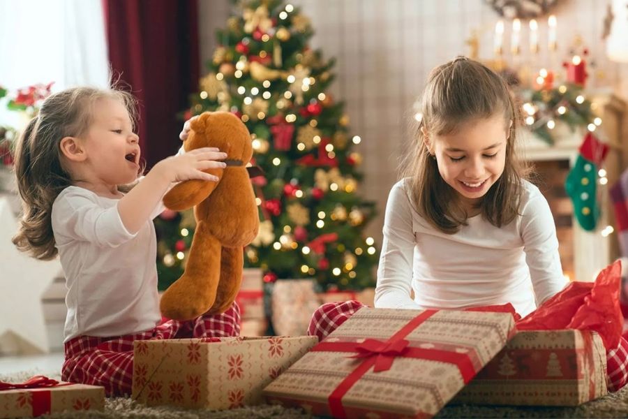 Một món quà nhỏ cho bé để dịp Giáng Sinh trở nên ấm áp, vui tươi hơn.