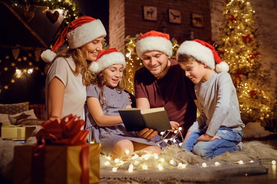 Sự kết hợp chụp ảnh và đèn led sẽ mang đến những tấm hình Noel ấm cúng cho gia đình.