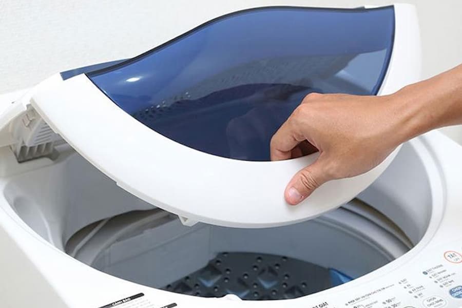 Cửa máy giặt bị kẹt, chưa đóng kín là nguyên nhân gây ra lỗi E21.