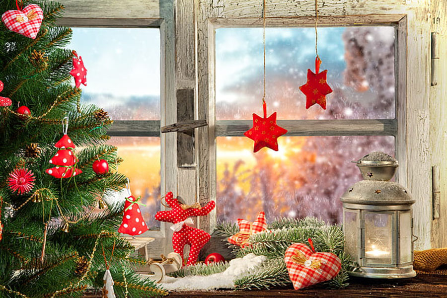 Cửa sổ ấm áp mang đậm không khí Noel.
