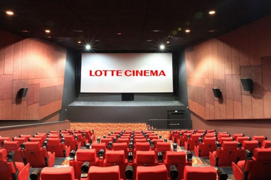 Bạn có thể trải nghiệm tại rạp chiếu phim Lotte Mart xịn sò với người yêu.