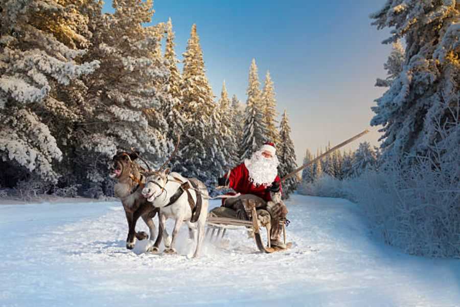 Ông già Noel sẽ đi phát quà vào đêm Giáng Sinh.