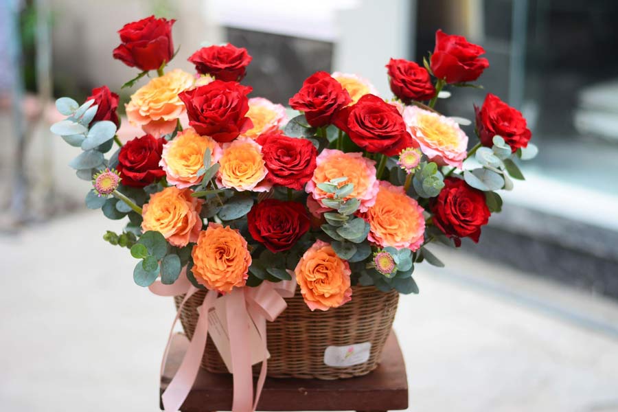 Hoa hồng là hoa “quốc dân” phù hợp tặng trong mọi dịp.