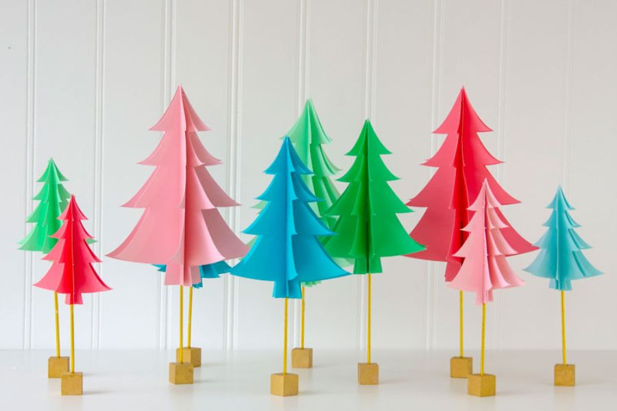 Làm cây thông Giáng sinh cũng là một hoạt động học tập thủ công cho trẻ nhỏ.