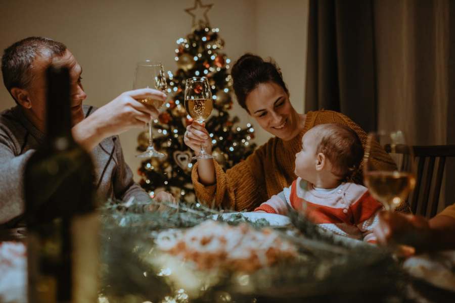 Gia đình trong không khi Noel, tạo nên bức ảnh tràn đầy tình cảm.