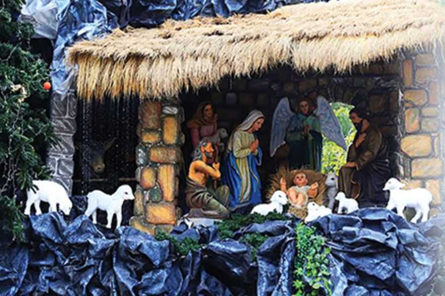 Lễ Giáng Sinh là một lễ hội Kitô giáo kỷ niệm sự ra đời của Chúa Giêsu.