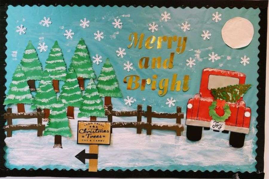 Kết hợp bút và giấy màu để sáng tạo khung cảnh Giáng Sinh thu nhỏ trên bảng.