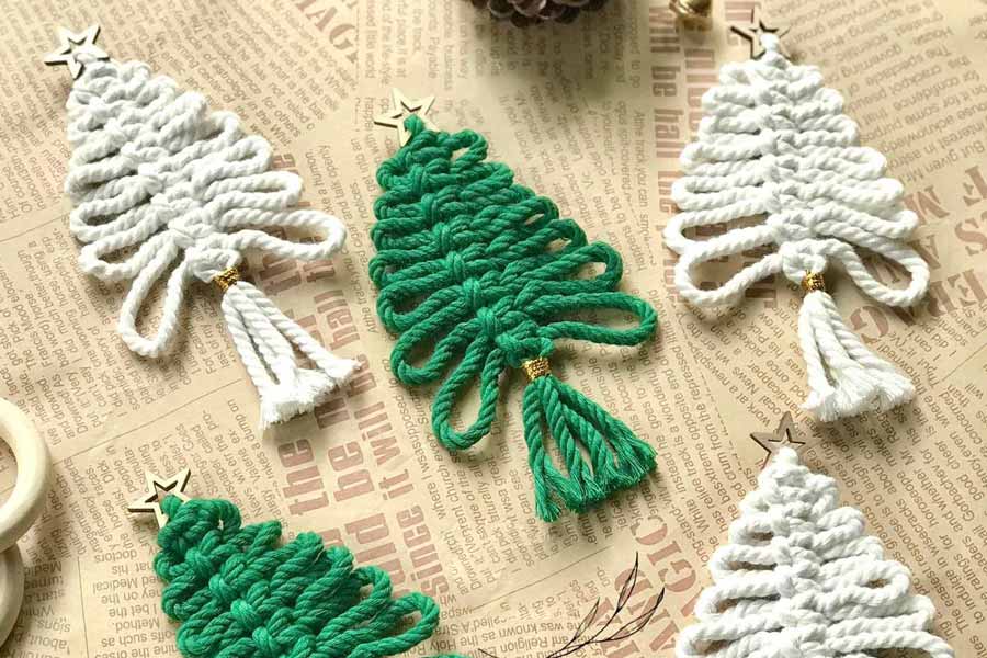 Còn đây là phiên bản cây thông Noel đan bằng dây.