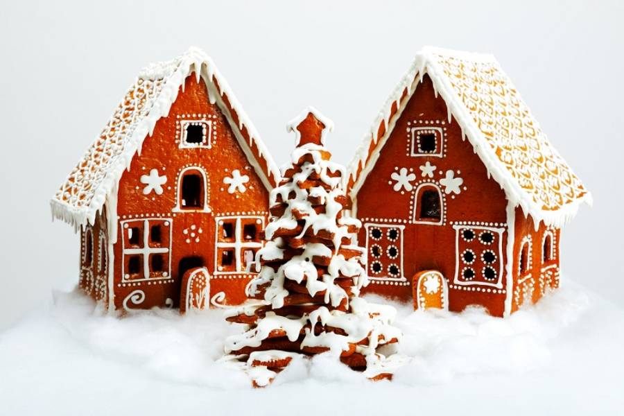 Mẫu ngôi nhà Giáng Sinh bằng giấy được làm tỉ mỉ.