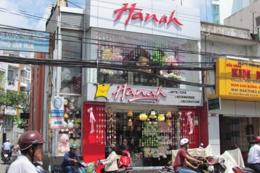 Shop Hanah bán nhiều đồ trang trí Noel với giá cả ưu đãi, chất lượng.