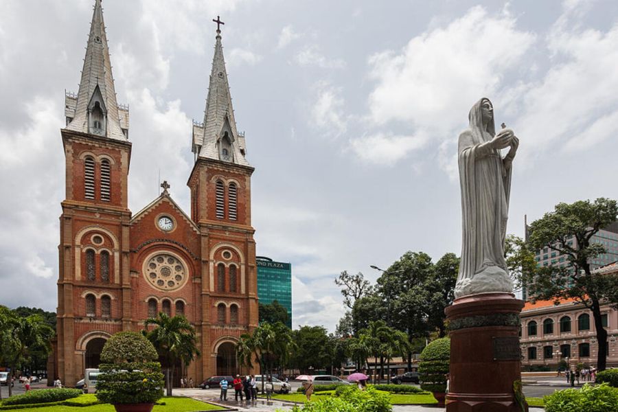 Nhà thờ Đức Bà được xem là biểu tượng của Sài Gòn khi được xây dựng hơn 100 năm.