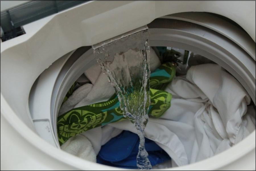 Áp lực nước không đủ mạnh cũng là nguyên nhân khiến máy giặt báo lỗi E10.