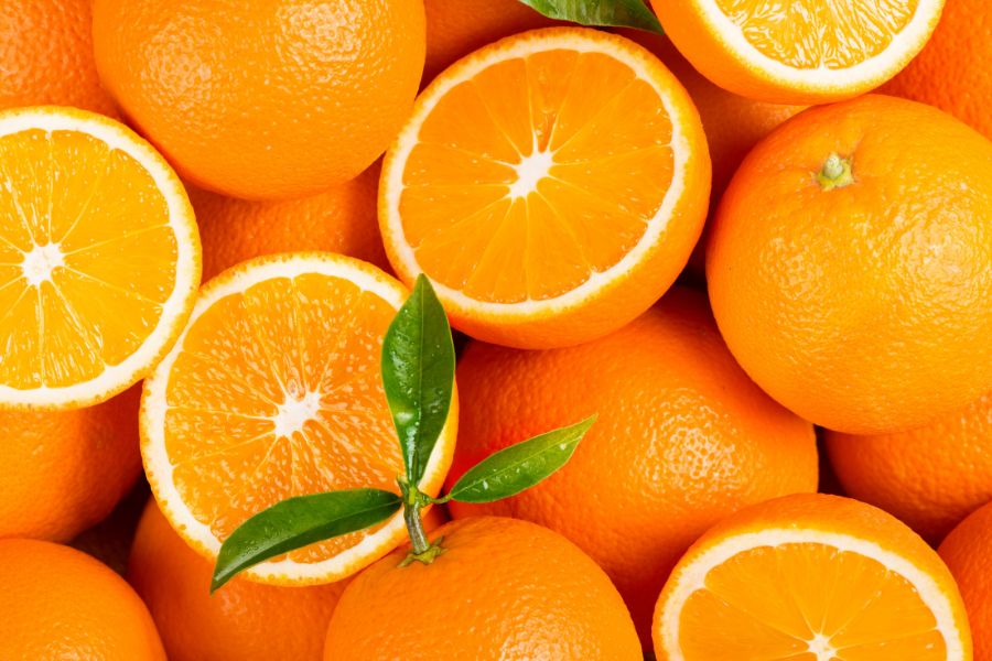 Trong quả cam chứa nhiều vitamin C, chất chống oxy hóa, giúp làm đẹp da.