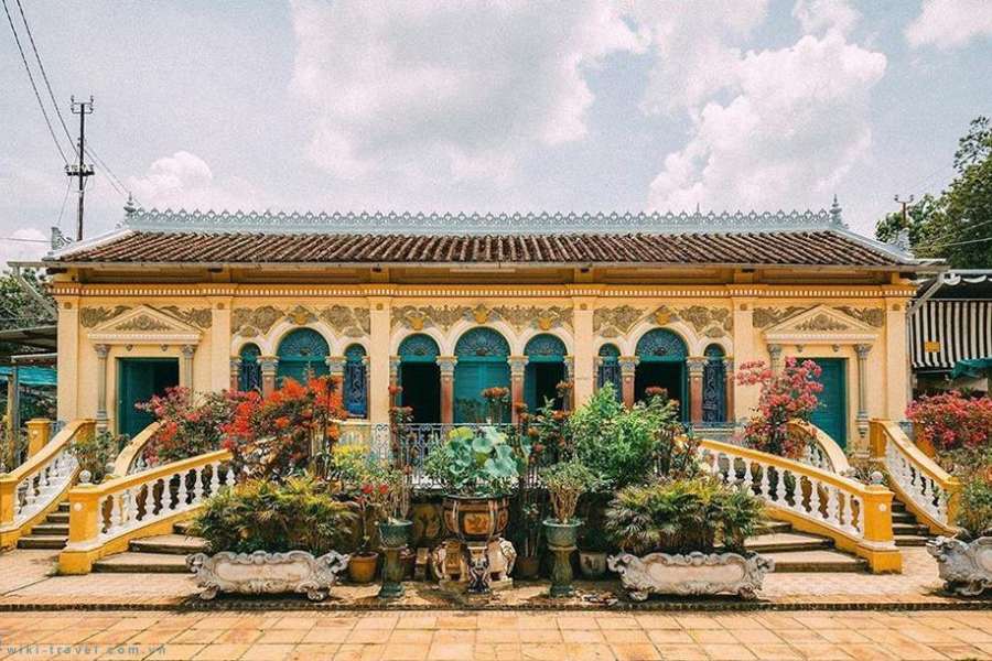 Nhà cổ Bình Thủy là điểm đến lý tưởng cho những du khách muốn tham quan và tìm hiểu nét đẹp văn hóa Phương Tây.