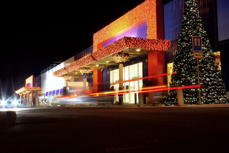 Trung tâm thương mại trang trí Noel hoành tráng, lộng lẫy.