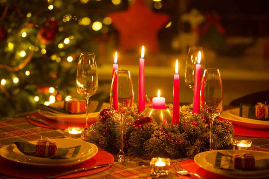Một bữa tối lãng mạn là một món quà Noel thiết thực, giúp cả hai thêm gắn kết và hạnh phúc.