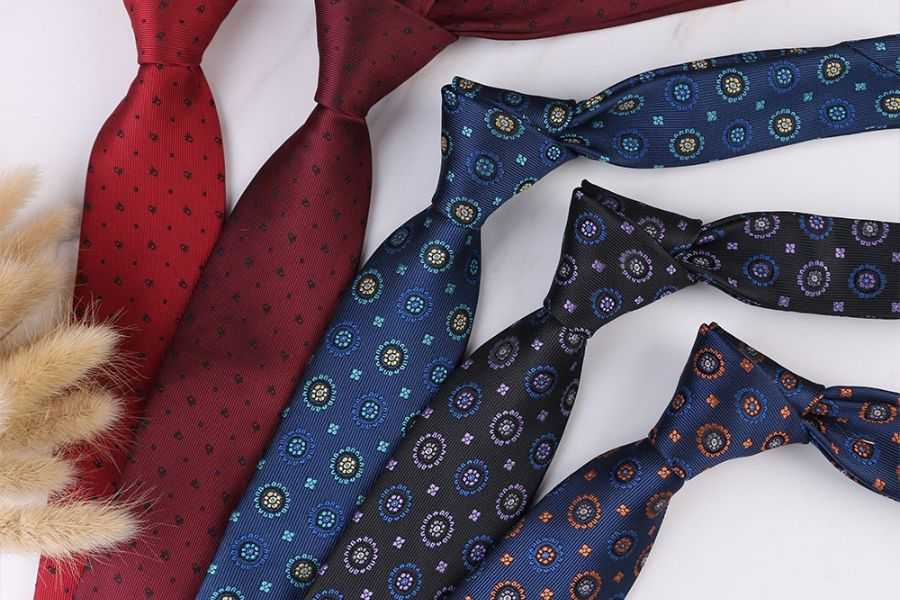 Cà vạt có đa dạng mẫu mã, chất kiểu, kiểu dáng và màu sắc để bạn lựa chọn.
