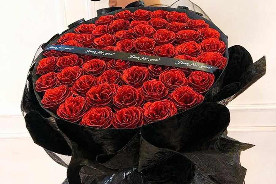 Hoa hồng sáp thơm là biểu tượng của tình yêu vĩnh cửu, lãng mạn.