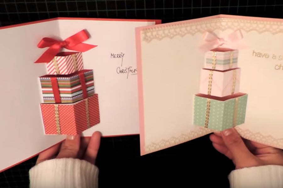 Thiệp Giáng Sinh hình hộp quà dạng 3D.