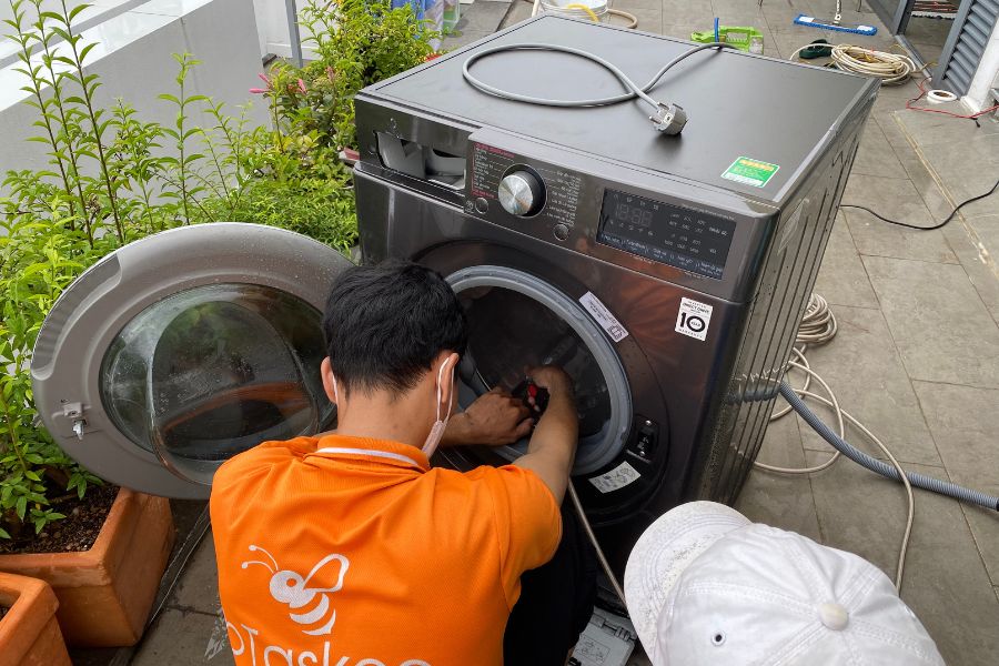 Thường xuyên kiểm tra máy giặt để tránh các lỗi cơ bản thường gặp.