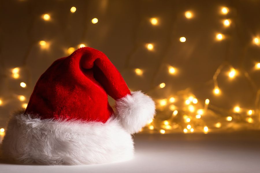 Mũ ông già tuyết sẽ là một món quà Noel tự làm đẹp, ấm áp được nhiều người ưa chuộng.
