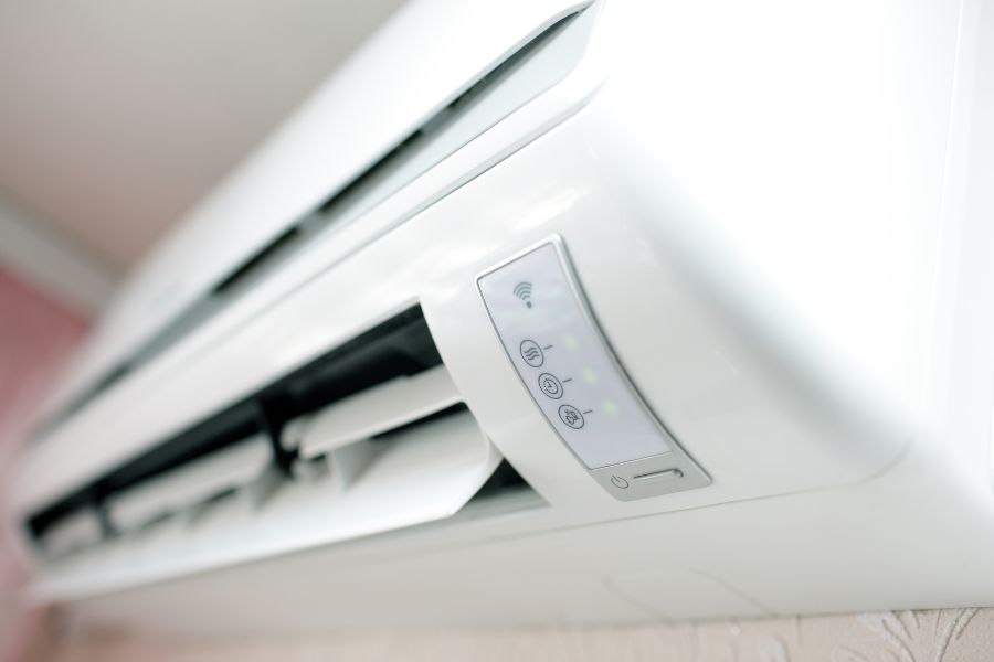 Máy lạnh hút không khí từ môi trường phòng.