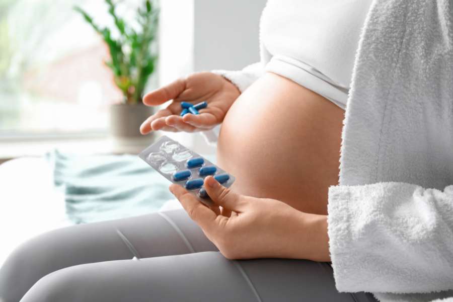 Axit folic là một dưỡng chất quan trọng cho phụ nữ mang thai.