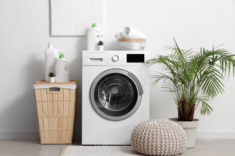 Nếu bạn là người thích sử dụng các sản phẩm tích hợp công nghệ hiện đại, mẫu mã đẹp thì có thể sử dụng máy giặt từ Samsung.