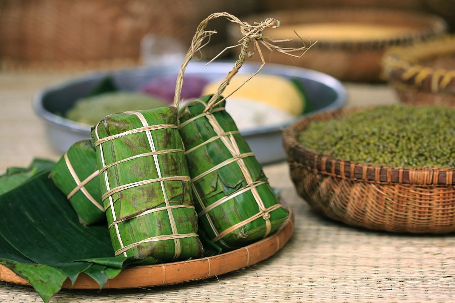 Bánh tét là dấu ấn ẩm thực truyền thống tốt đẹp vào dịp Tết Nguyên Đán.