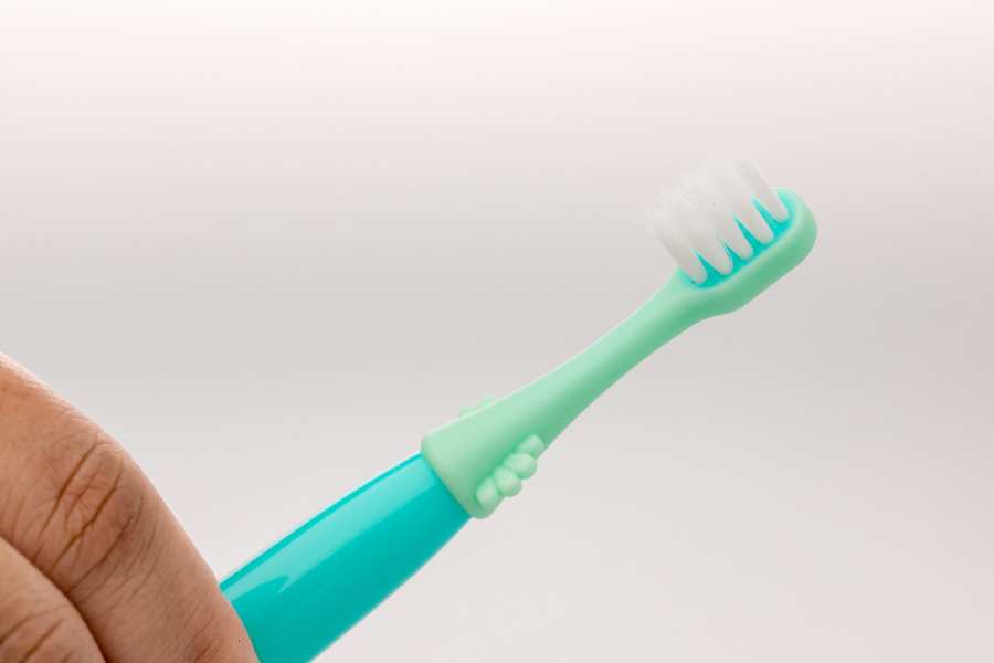 Với mỗi độ tuổi bé sẽ sử dụng loại bàn chải đánh răng khác nhau.