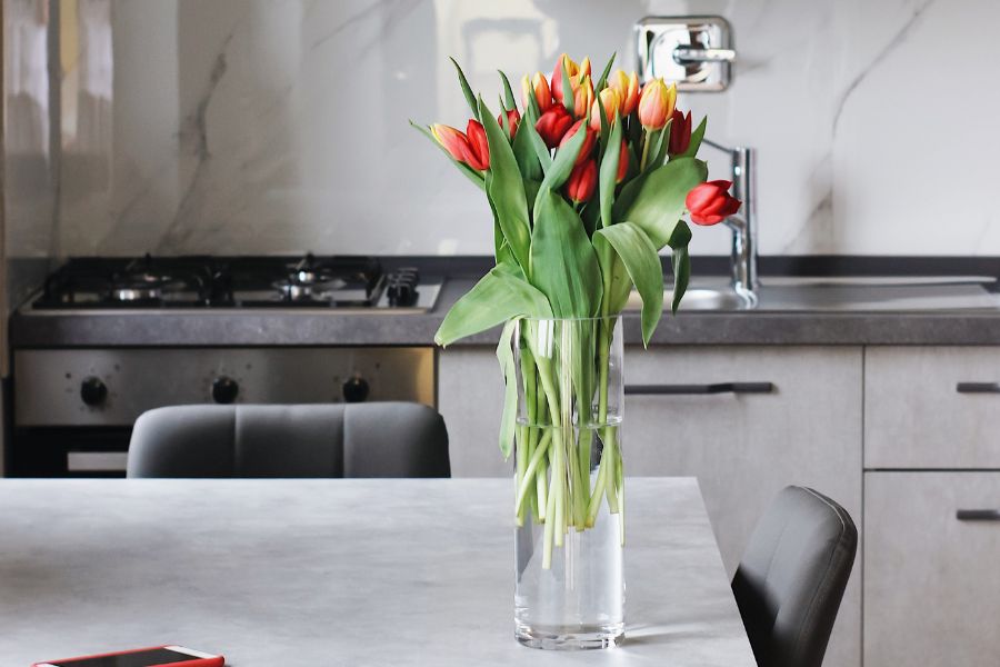 Giá cả của hoa tulip có thể thay đổi tùy thuộc vào loại hoa, số lượng, và thời điểm mua.
