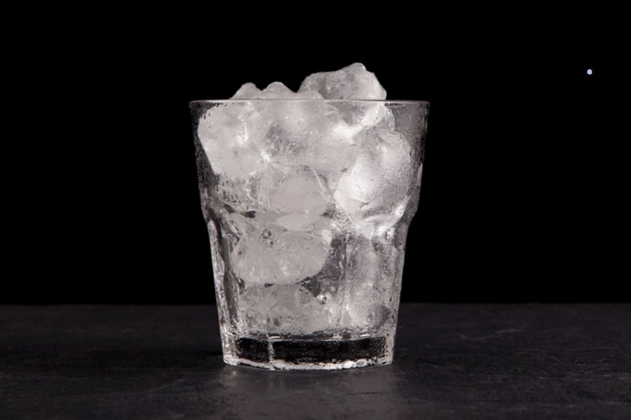 Không nên uống nước đá lạnh sau khi ăn nhãn.
