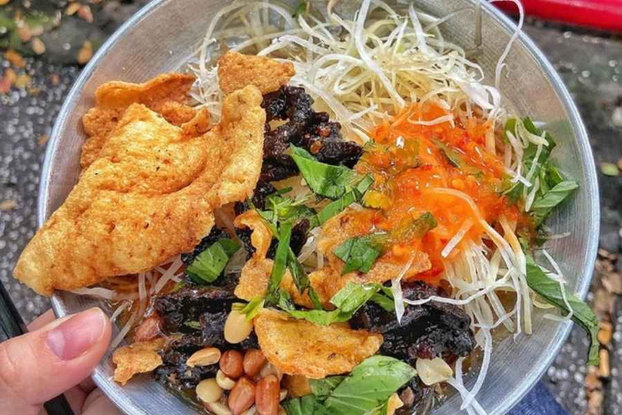 Gỏi khô bò đậm đà, thơm ngon, giòn tan, cay nồng, chua ngọt siêu hấp dẫn.