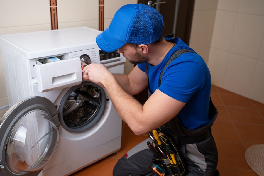 Hãy gọi thợ sửa máy giặt Electrolux có chuyên môn cao khi không giải quyết được.