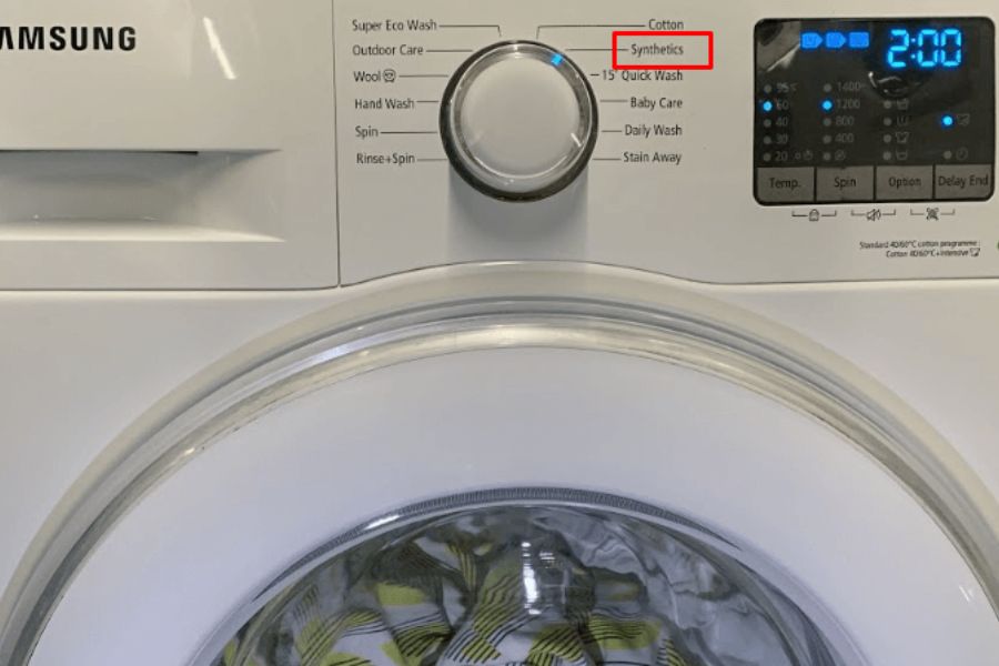 Quần áo dính ít bẩn phù hợp để khởi động chế độ Synthetics trên máy giặt.