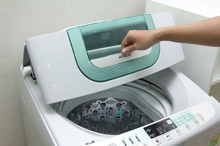 Lồng giặt máy Hitachi được làm từ thép không gỉ cao cấp, độ bền cao.