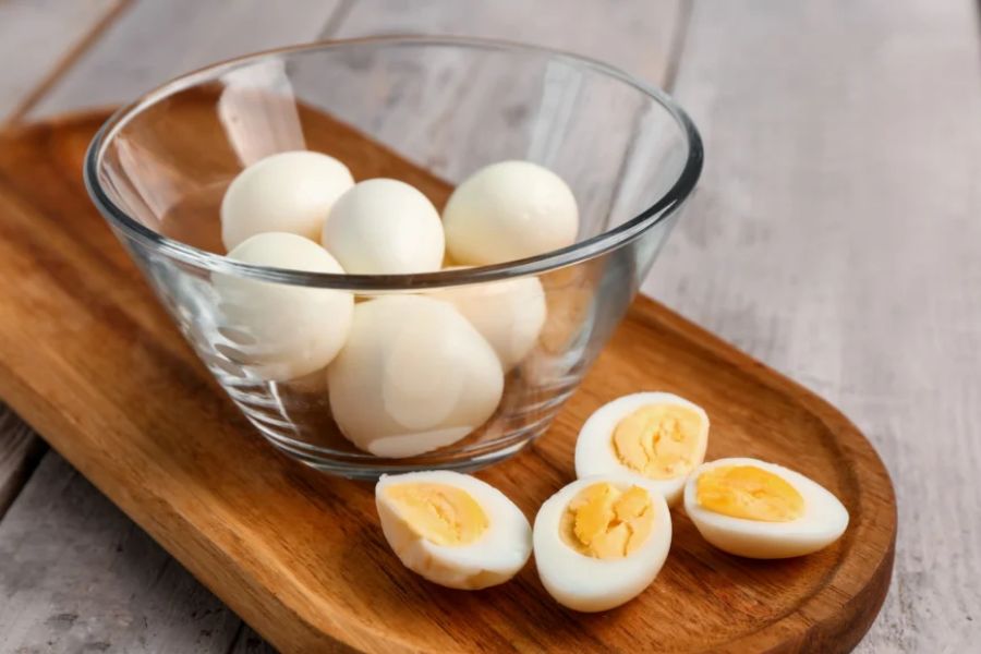 Tùy thuộc vào số lượng trứng cút cần luộc mà sẽ tương ứng với mốc thời gian khác nhau.